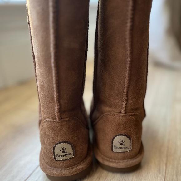 BearPaw Classic Tan Suede Boots - Picture 6 of 7